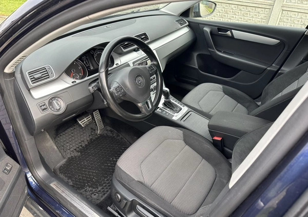 Volkswagen Passat cena 35500 przebieg: 253000, rok produkcji 2012 z Dębno małe 137
